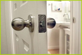 Expert Locksmith Services Abington, MA 781-298-3439 - 14-unlock-door